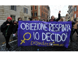 Assunti solo i medici abortisti: la democrazia che discrimina i nemici della dittatura relativista